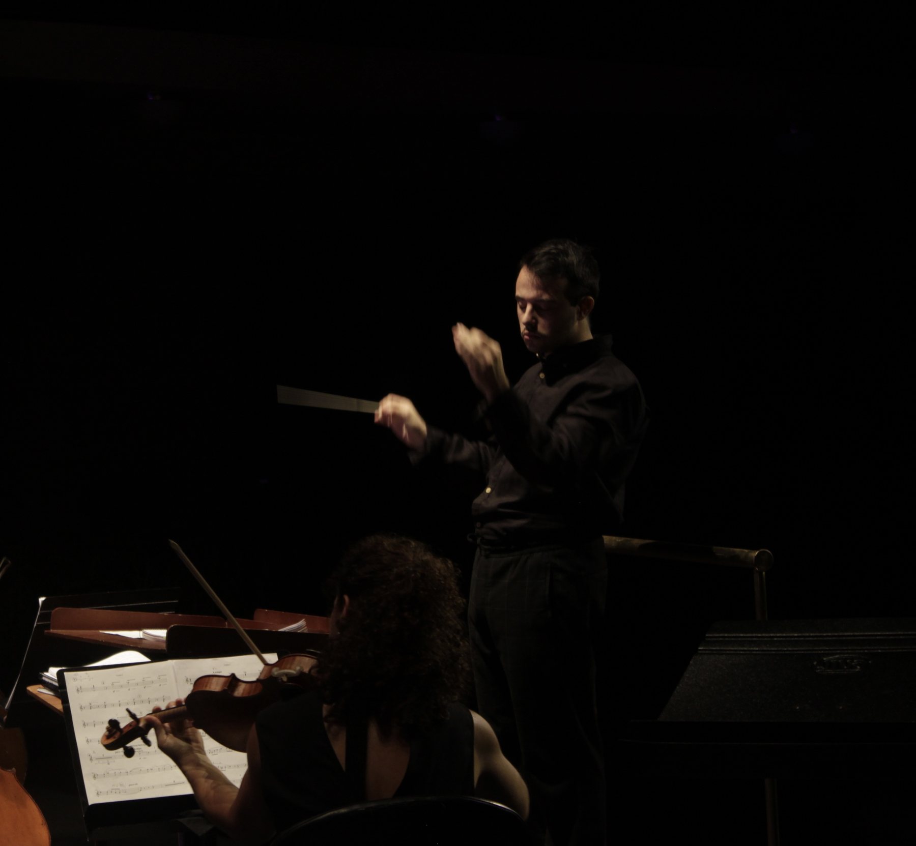 Manuel Torralba Quevedo conducting in low light